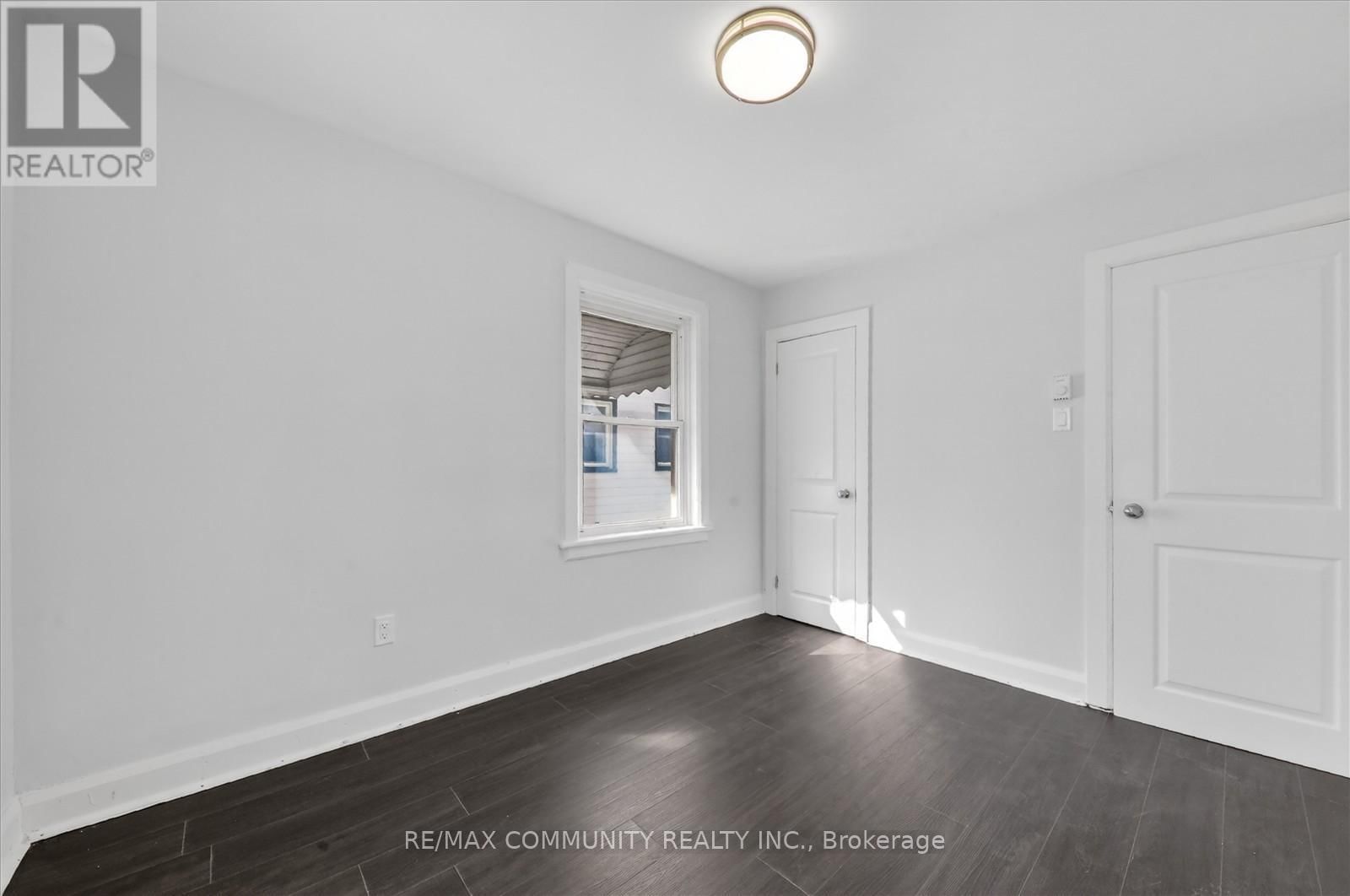 61 ADELAIDE STREET SOUTH Image 11