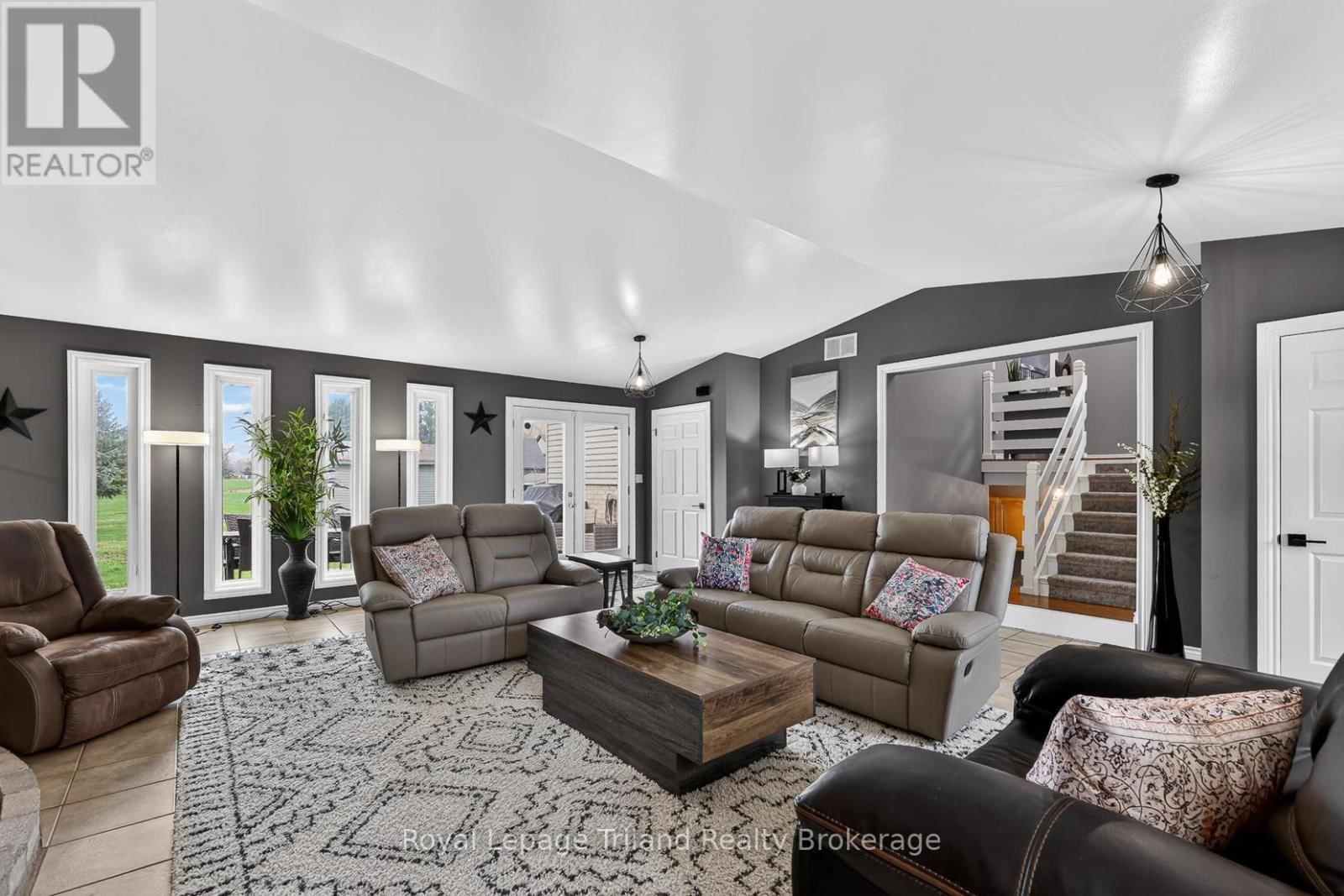 293 WHITING STREET Image 13