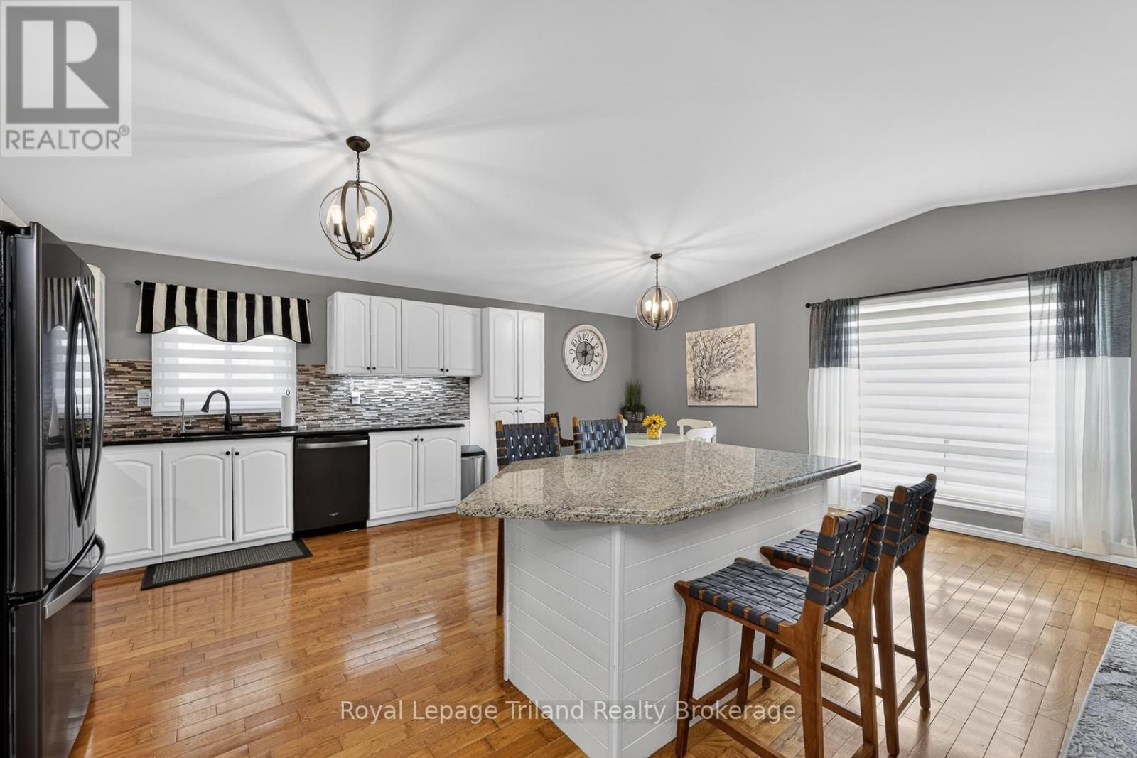 293 WHITING STREET Image 15