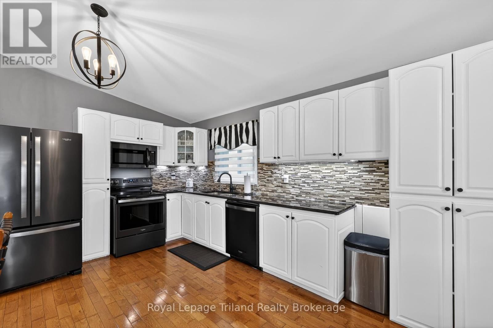 293 WHITING STREET Image 17