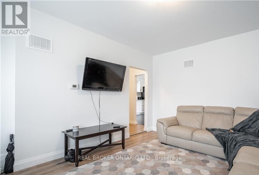 MAIN - 301 WALLACE AVENUE SOUTH Image 1