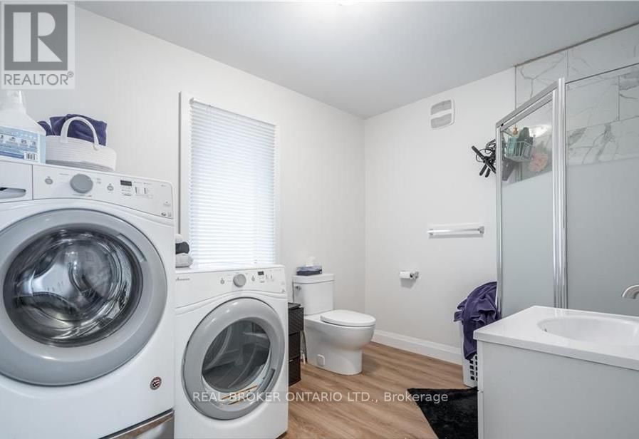 MAIN - 301 WALLACE AVENUE SOUTH Image 11