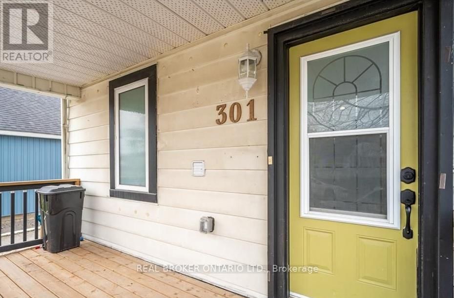 MAIN - 301 WALLACE AVENUE SOUTH Image 12