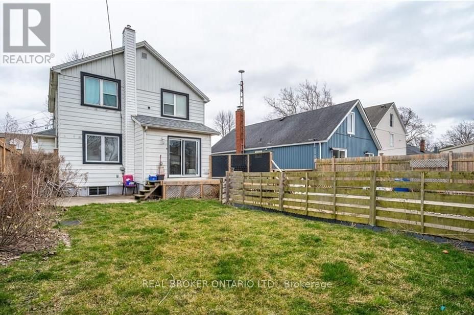 MAIN - 301 WALLACE AVENUE SOUTH Image 13