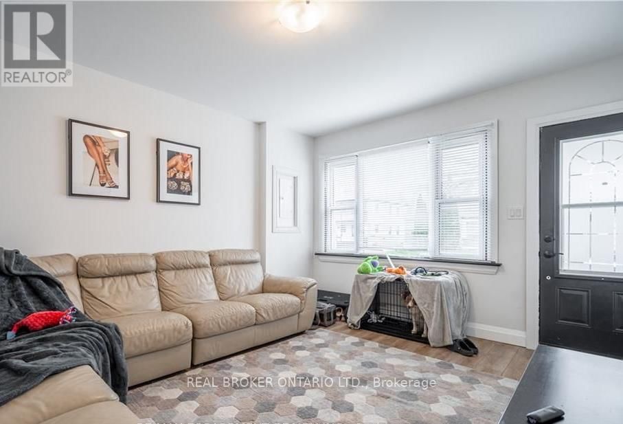 MAIN - 301 WALLACE AVENUE SOUTH Image 2