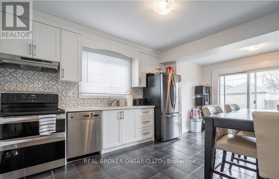 MAIN - 301 WALLACE AVENUE SOUTH Image 3