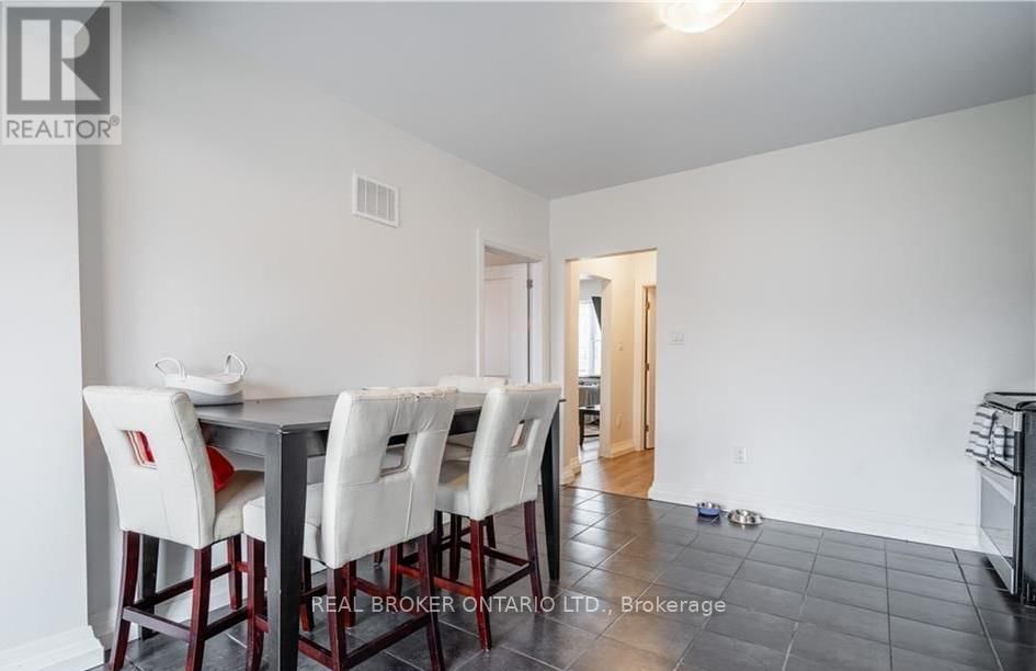 MAIN - 301 WALLACE AVENUE SOUTH Image 4