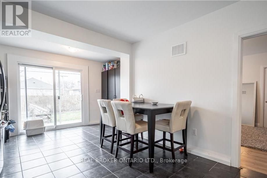 MAIN - 301 WALLACE AVENUE SOUTH Image 5