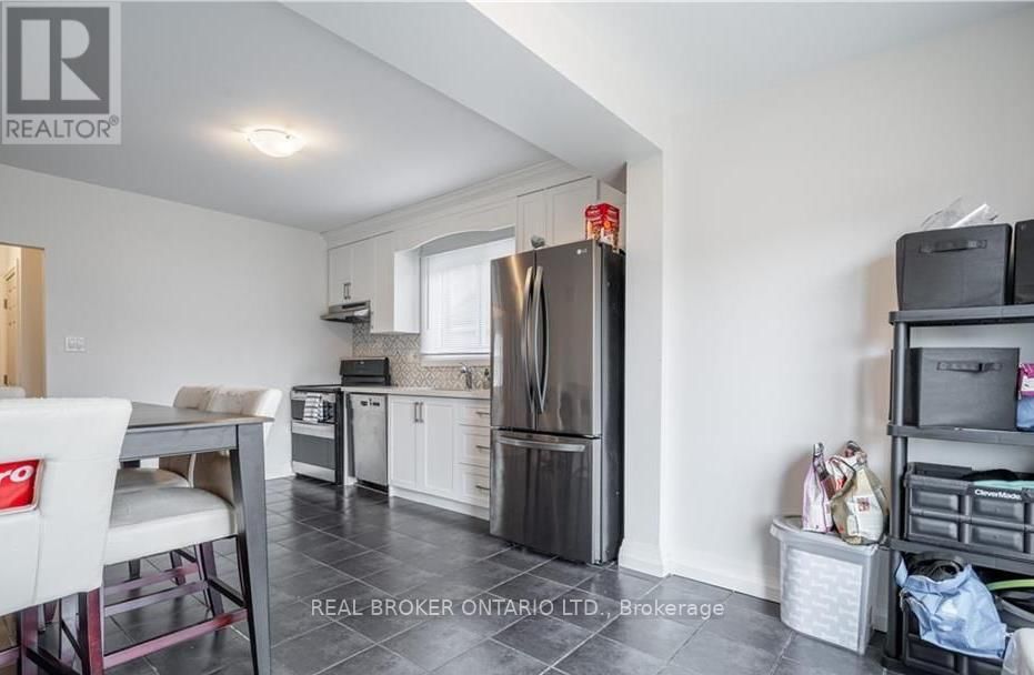 MAIN - 301 WALLACE AVENUE SOUTH Image 6