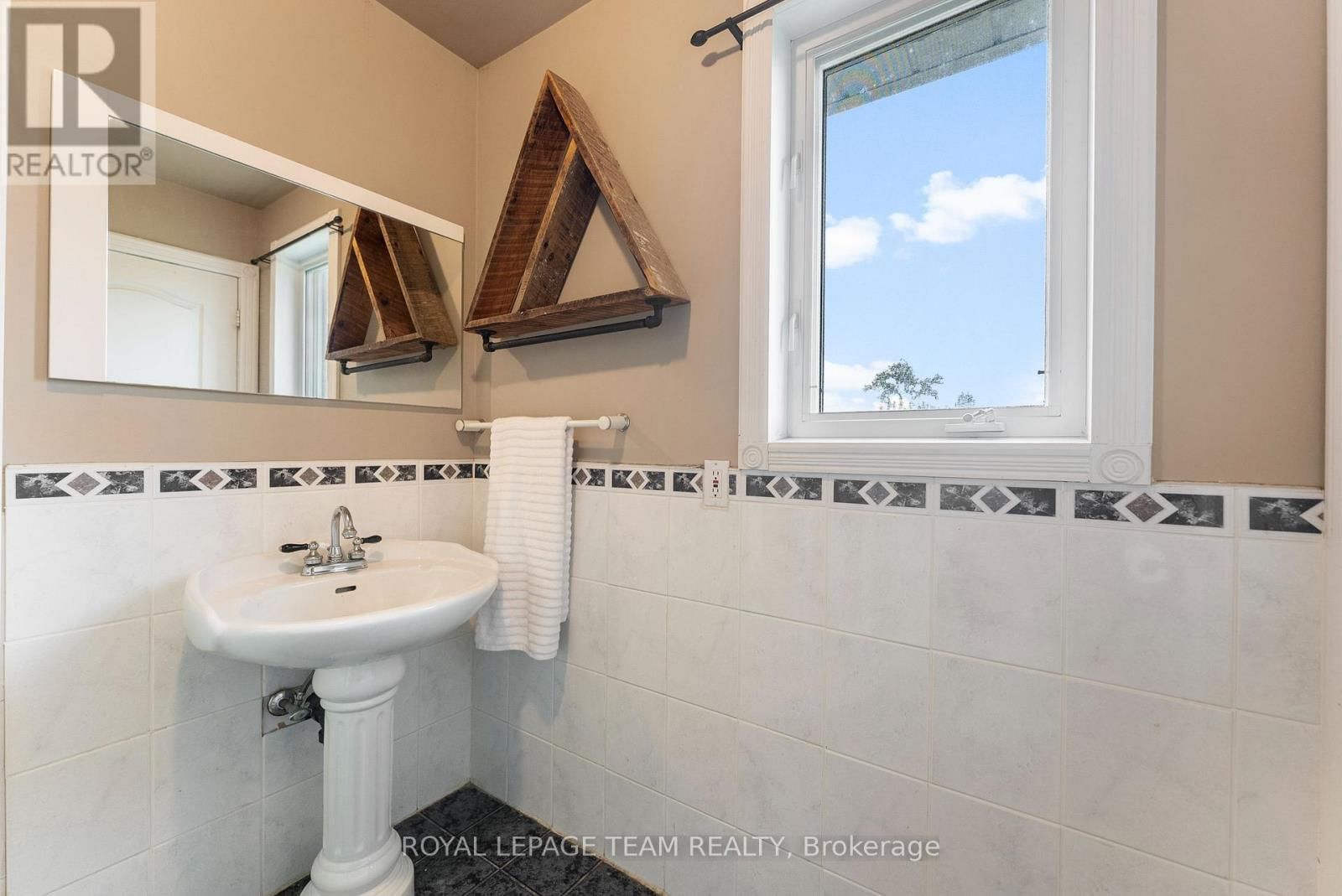 37 RAPID ROAD Image 22