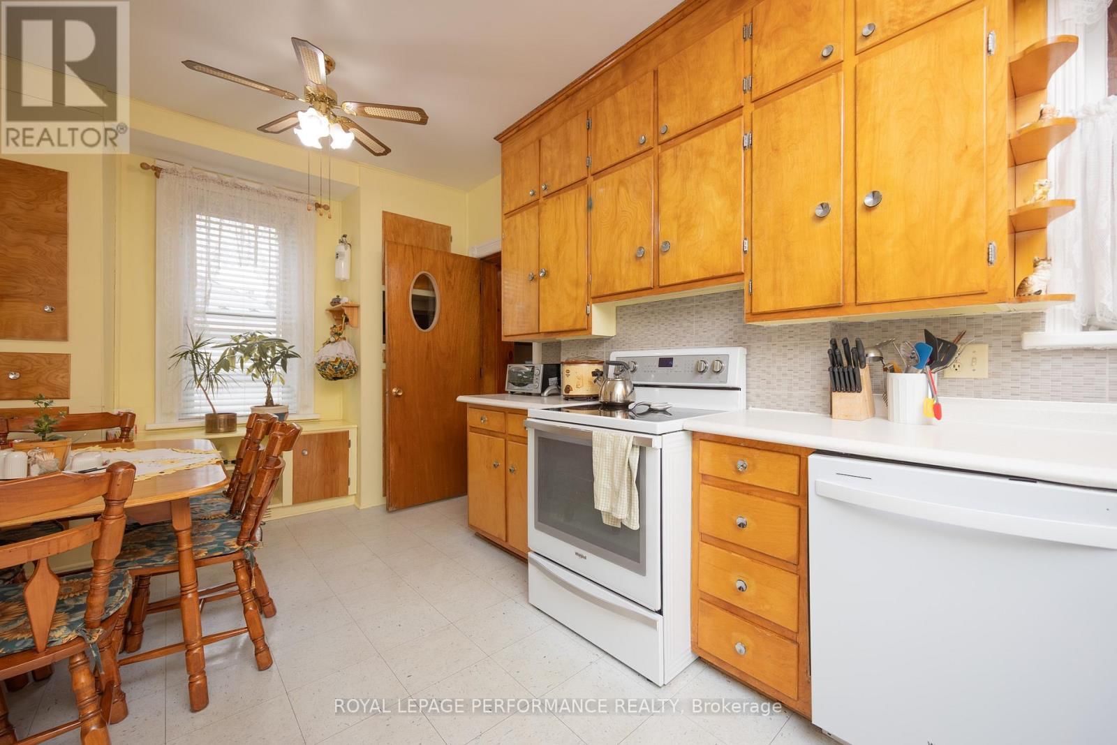 11 PETER STREET Image 12