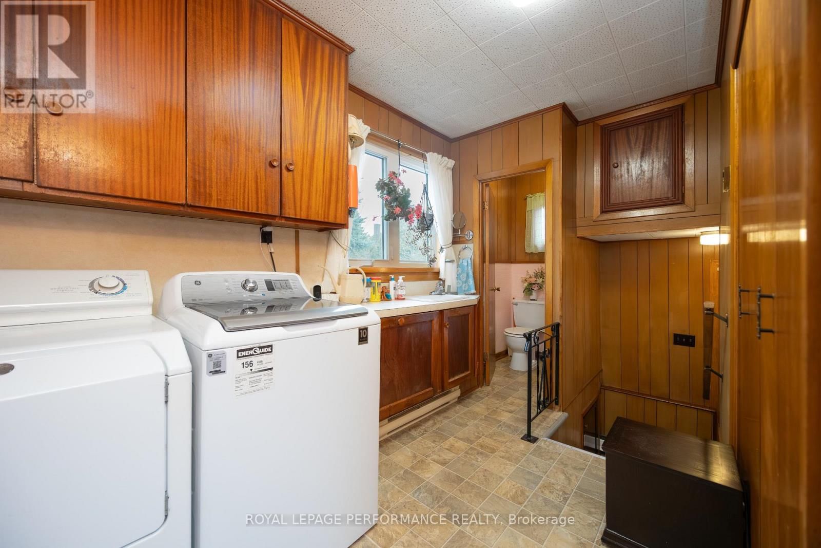 11 PETER STREET Image 18