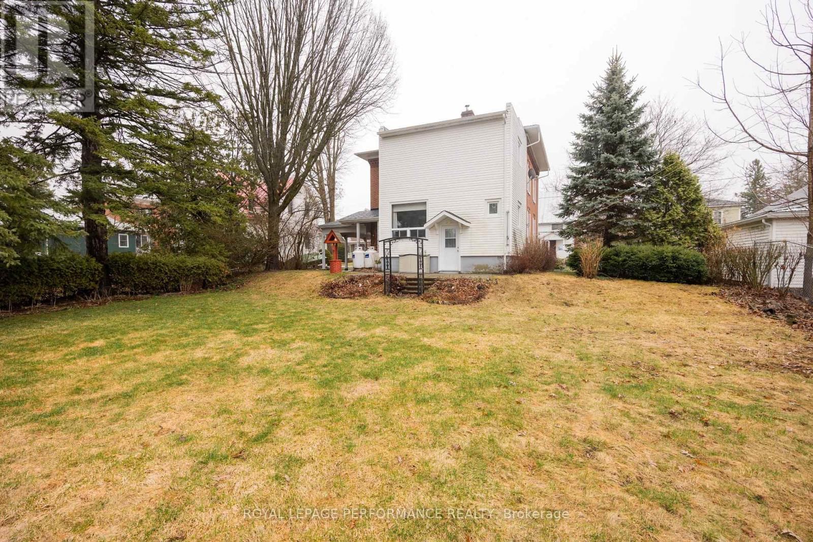 11 PETER STREET Image 40