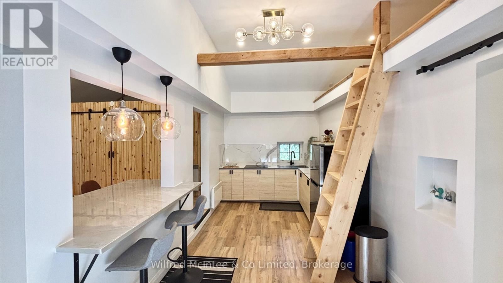 7 6TH AVENUE SOUTH Image 31