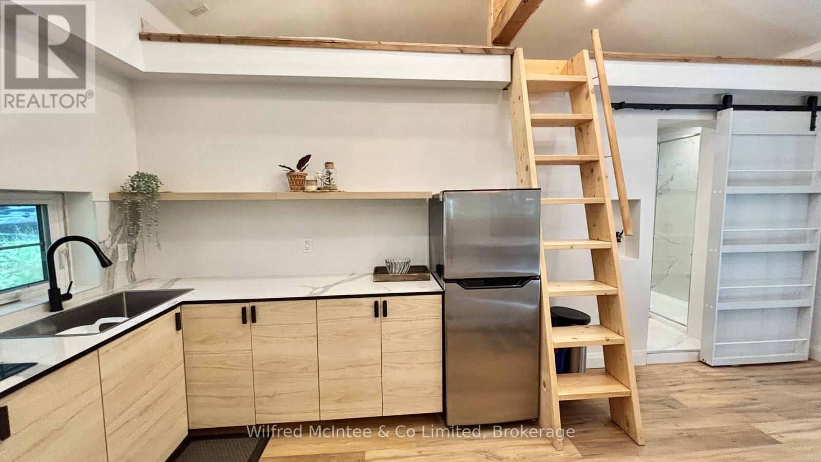 7 6TH AVENUE SOUTH Image 33