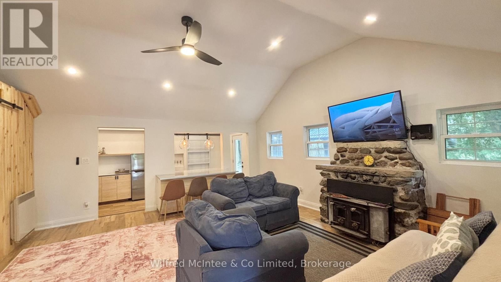 7 6TH AVENUE SOUTH Image 35