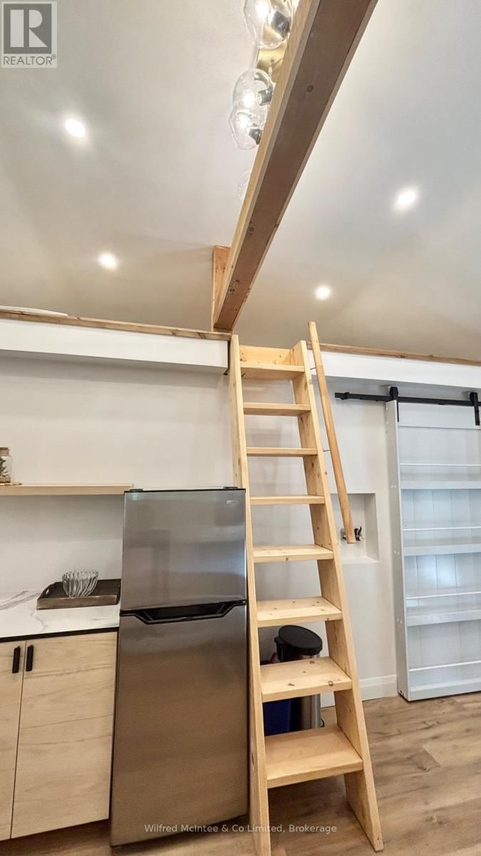 7 6TH AVENUE SOUTH Image 37