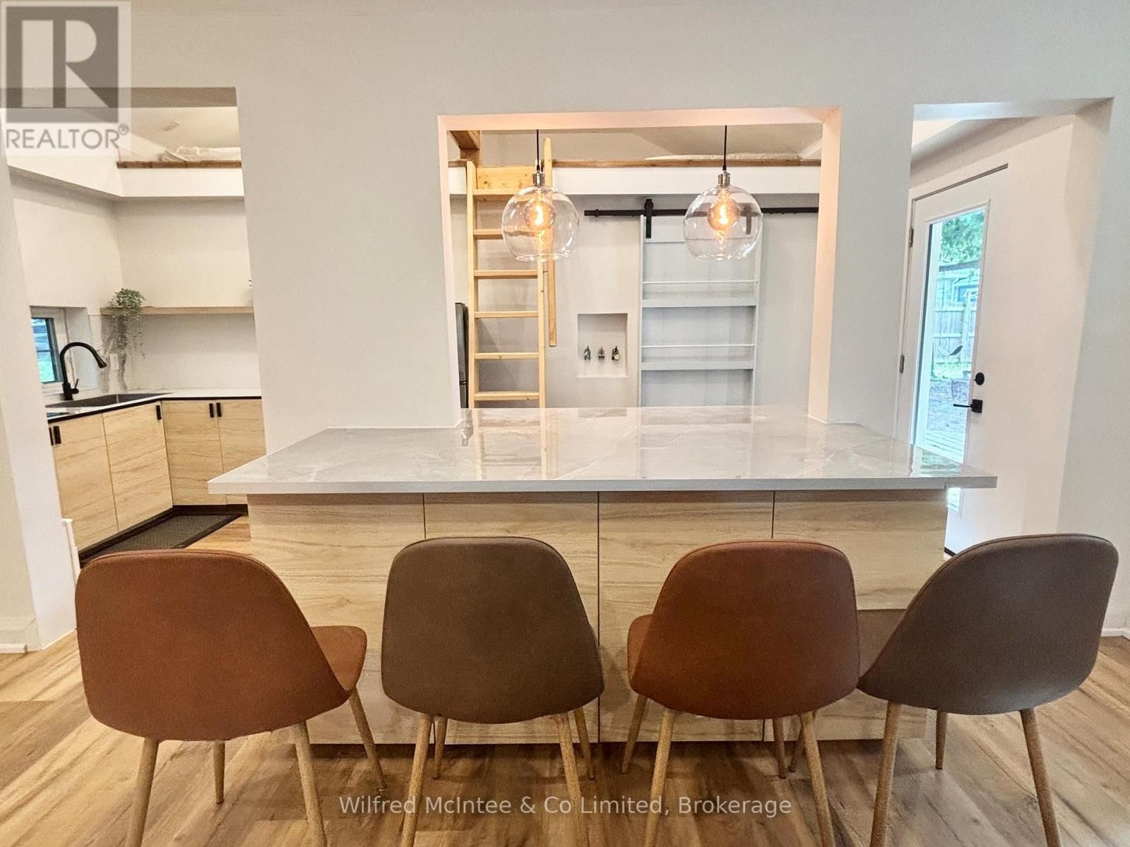 7 6TH AVENUE SOUTH Image 39