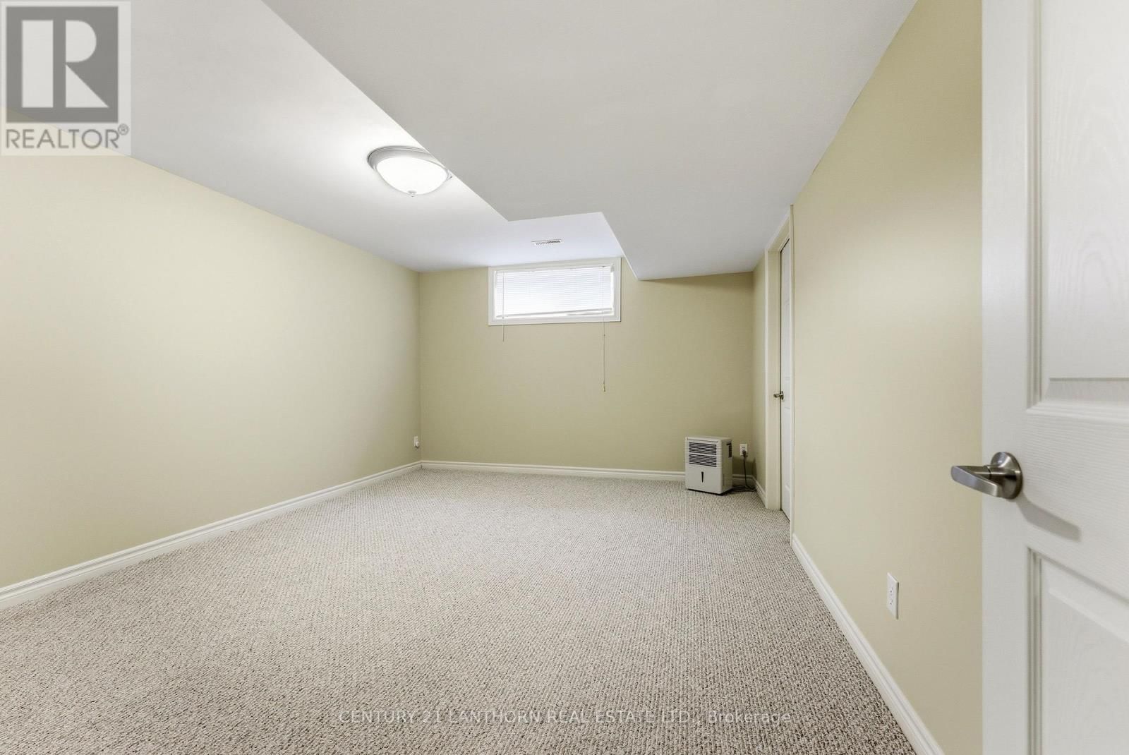 26 LINDEN LANE Image 41