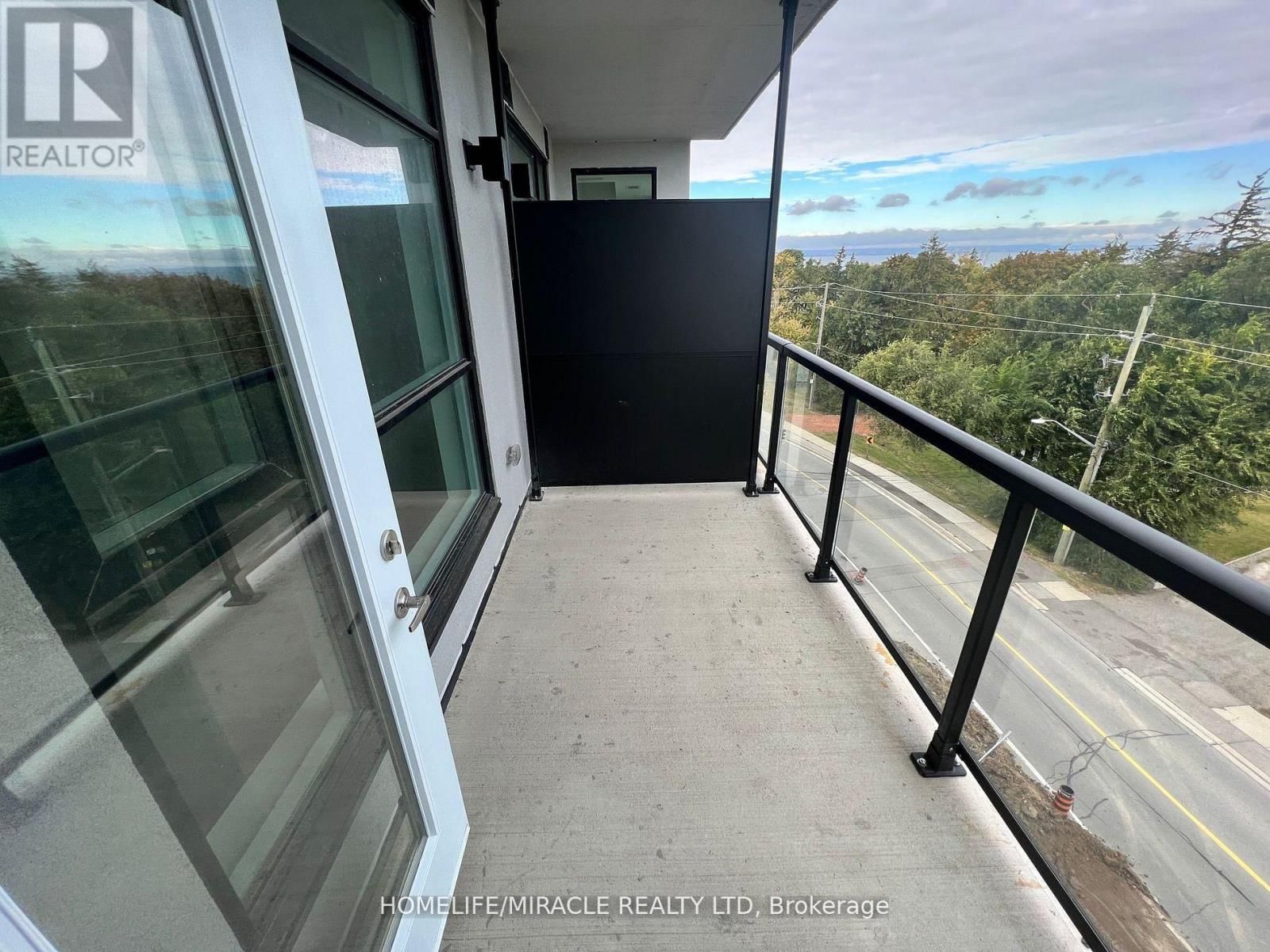 510 - 600 NORTH SERVICE ROAD Image 12