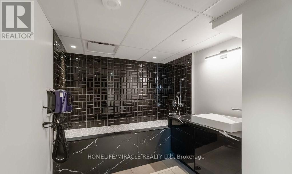 510 - 600 NORTH SERVICE ROAD Image 13