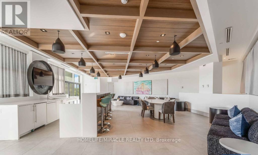 510 - 600 NORTH SERVICE ROAD Image 6