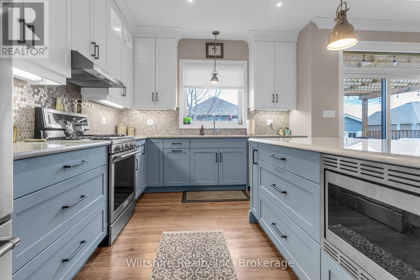 1 HONEY BEND Image 10