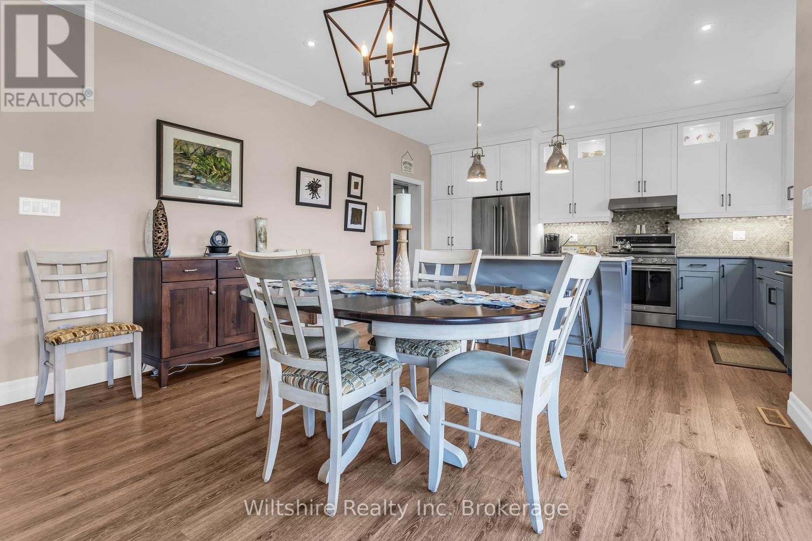 1 HONEY BEND Image 12