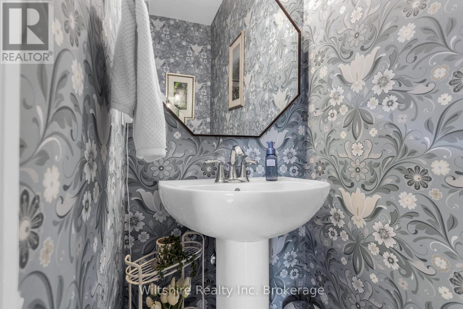 1 HONEY BEND Image 18