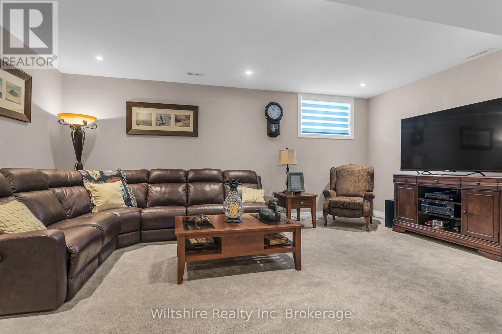 1 HONEY BEND Image 27