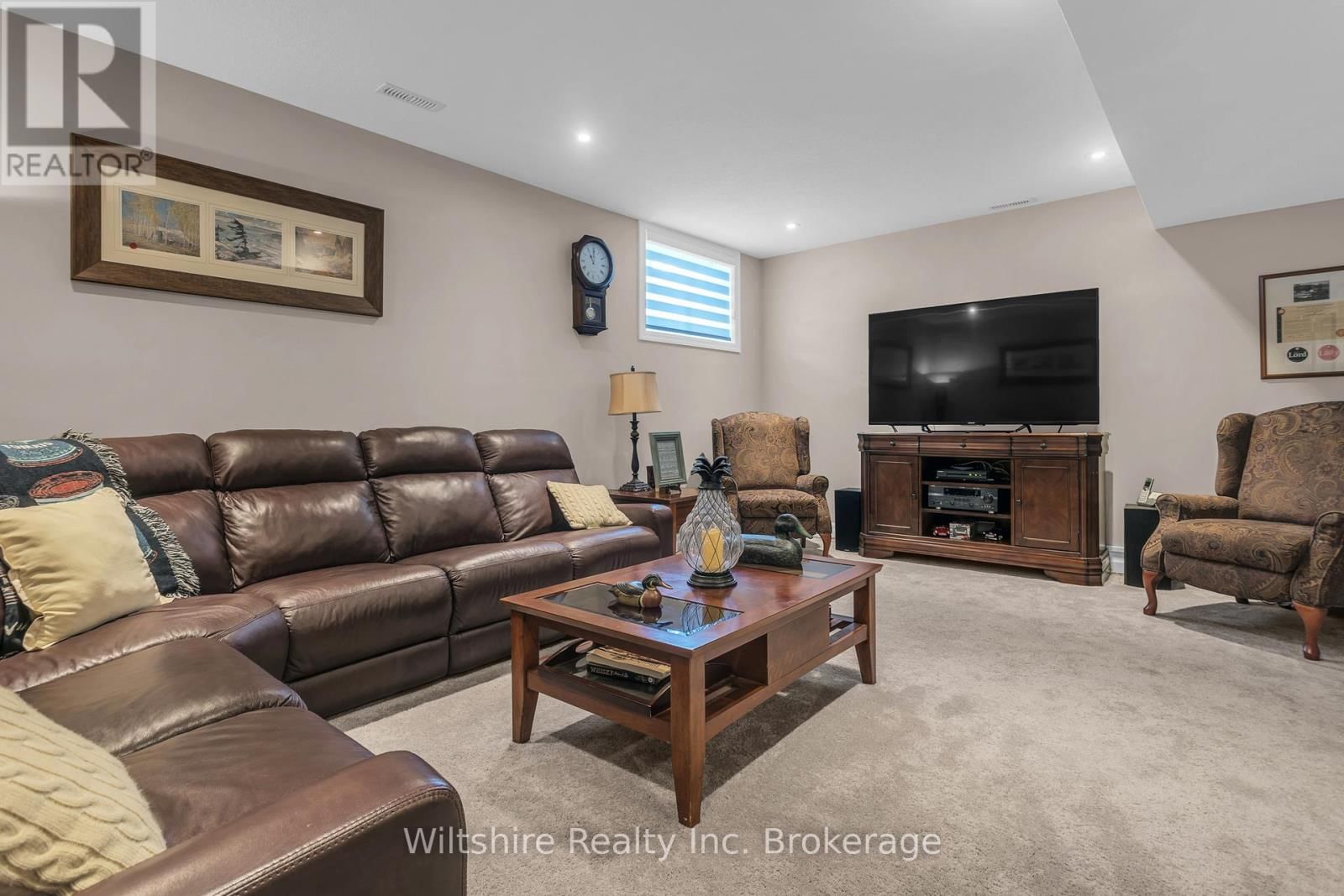 1 HONEY BEND Image 28