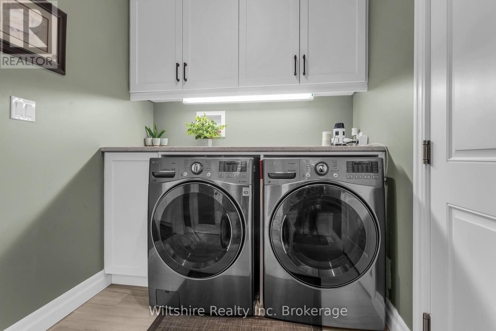 1 HONEY BEND Image 35