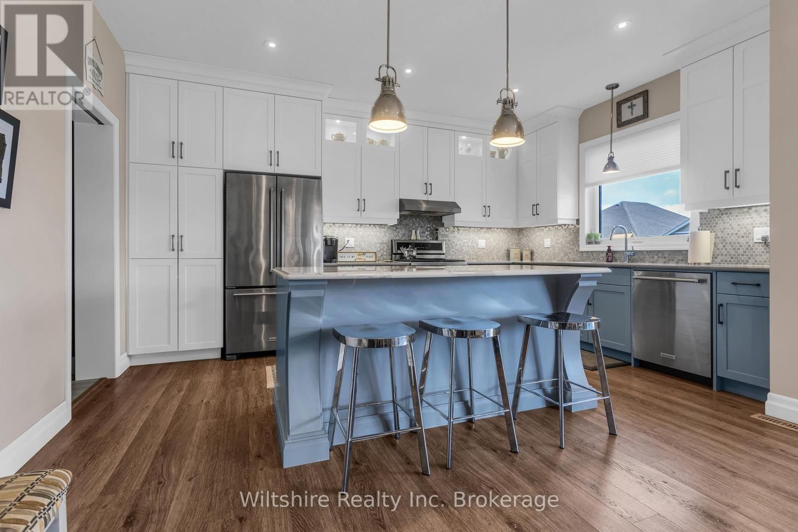 1 HONEY BEND Image 9