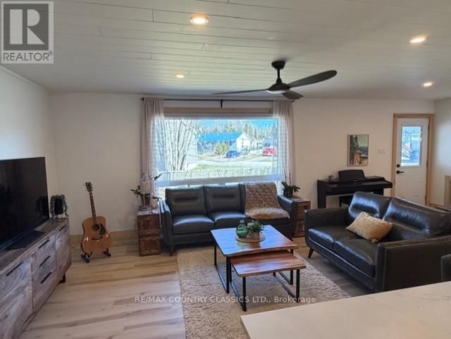 31 SPRUCEDALE STREET Image 7