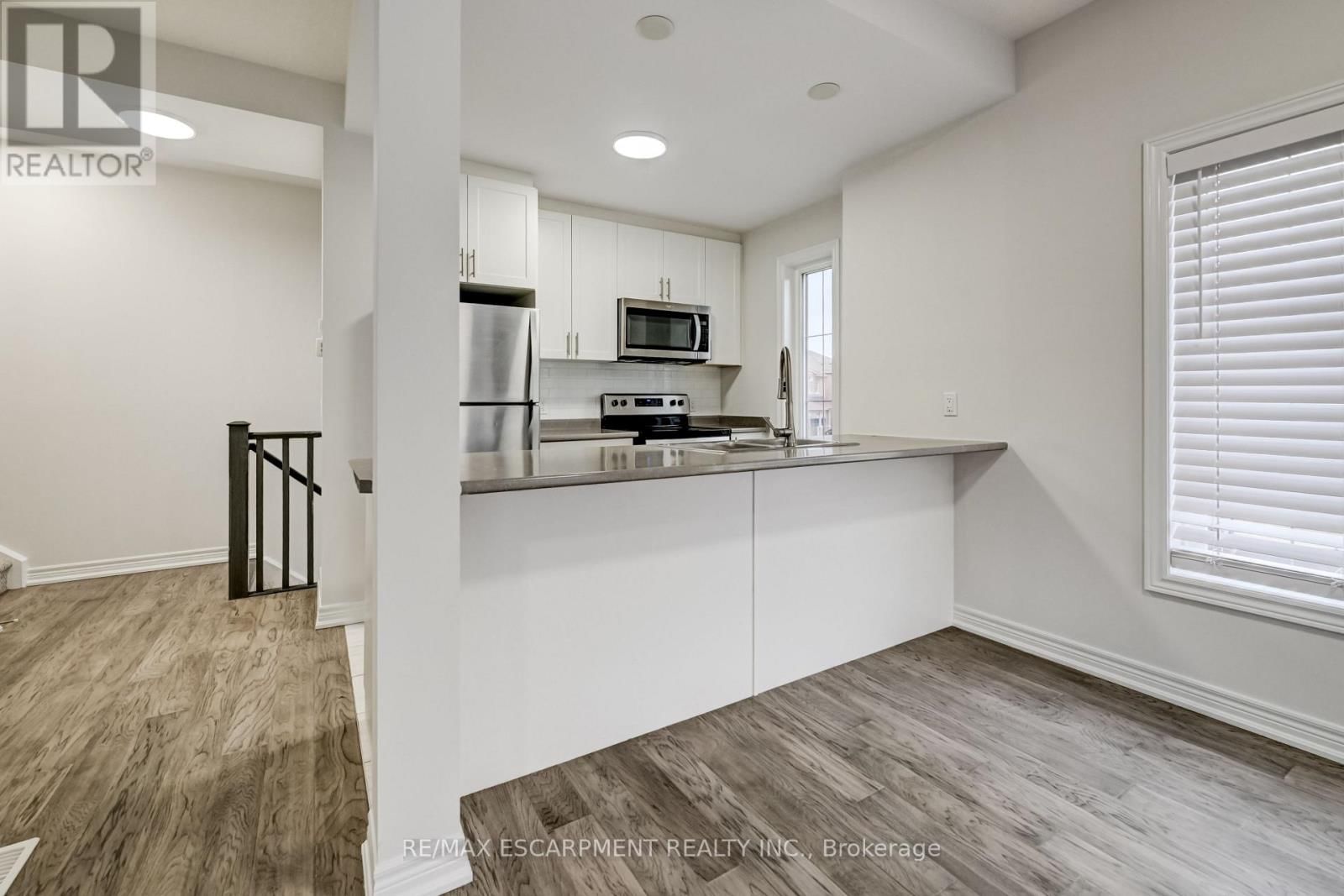 23 RIDGESIDE LANE WEST Image 10