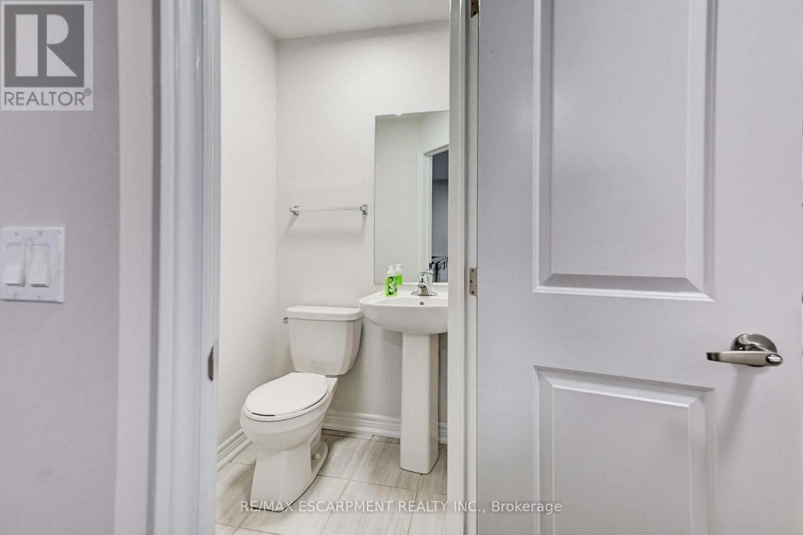 23 RIDGESIDE LANE WEST Image 21