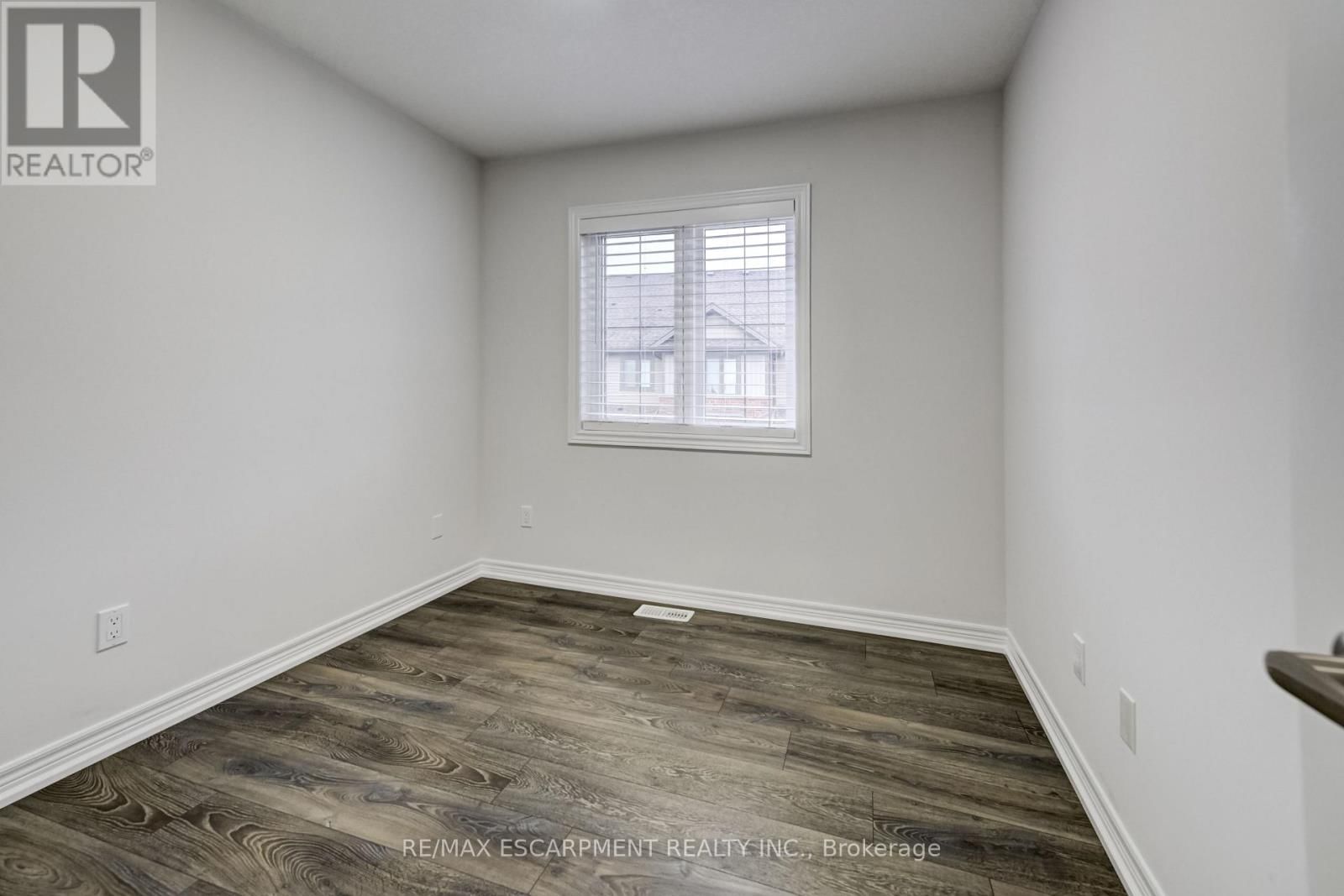 23 RIDGESIDE LANE WEST Image 22