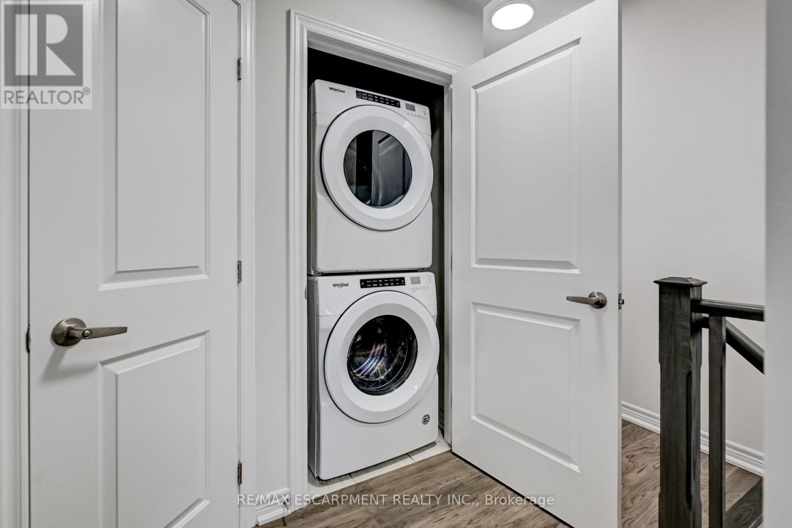 23 RIDGESIDE LANE WEST Image 27