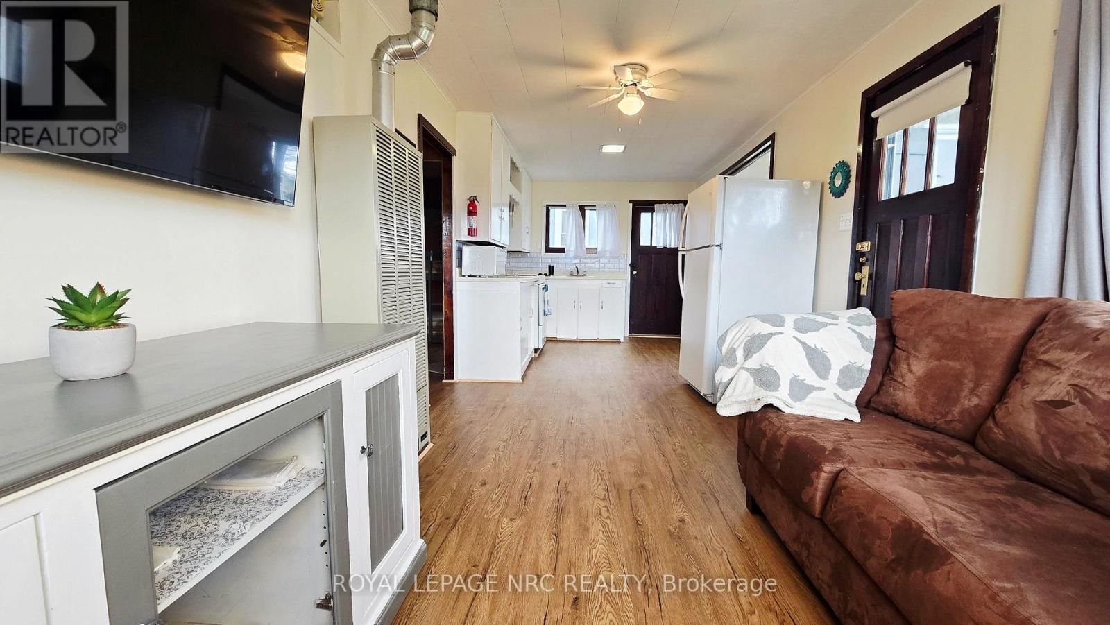 11170 CHURCHILL AVENUE Image 10