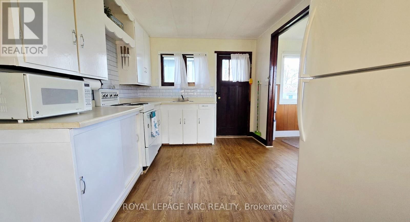 11170 CHURCHILL AVENUE Image 13