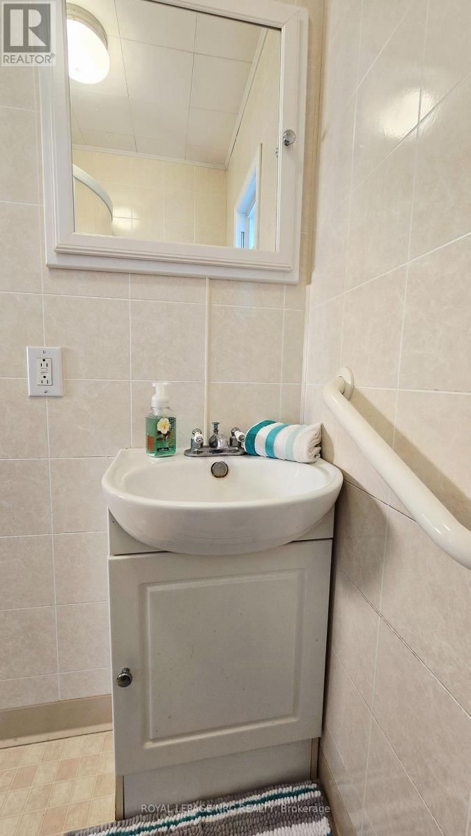 11170 CHURCHILL AVENUE Image 23