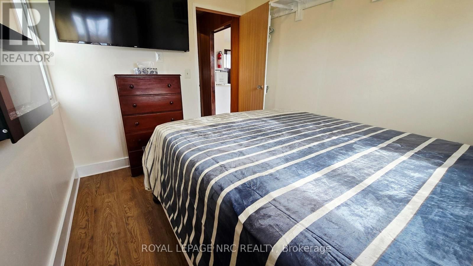 11170 CHURCHILL AVENUE Image 28