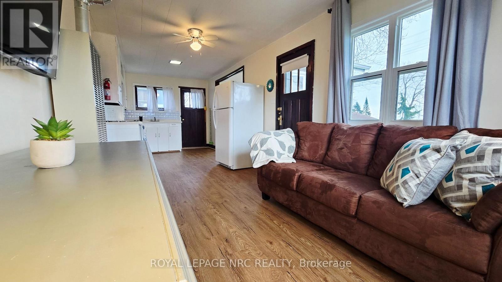 11170 CHURCHILL AVENUE Image 8