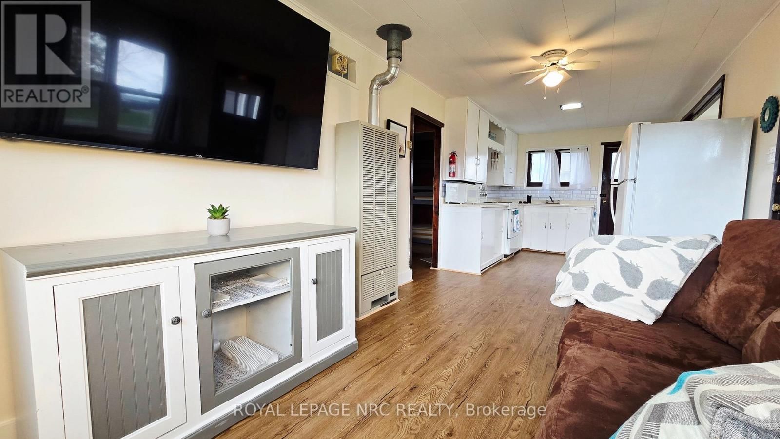 11170 CHURCHILL AVENUE Image 9