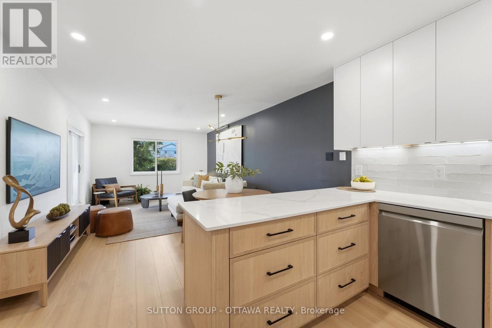 101 - 268 LORRY GREENBERG DRIVE Image 14