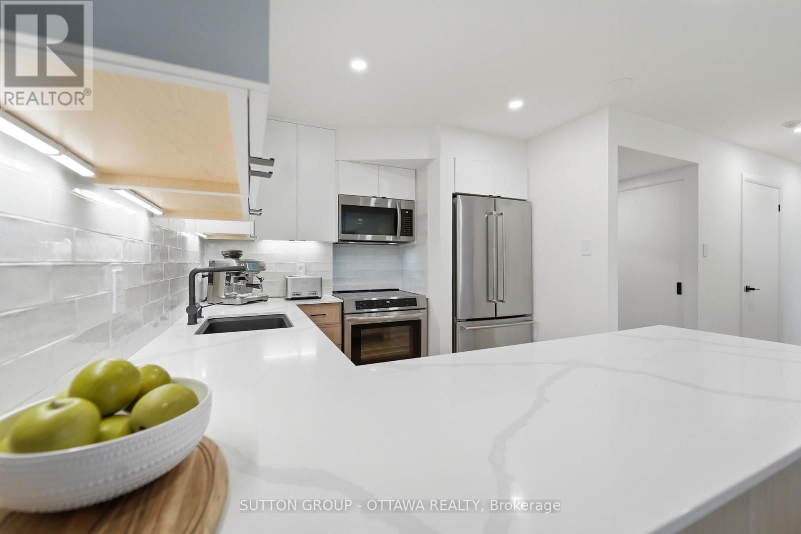 101 - 268 LORRY GREENBERG DRIVE Image 17