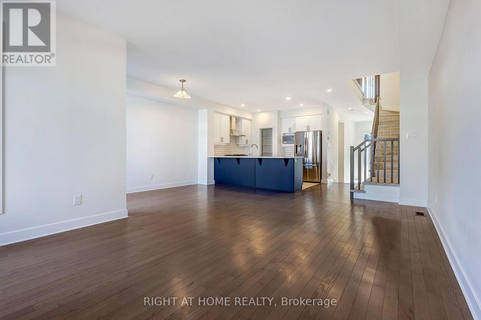 500 TRIANGLE STREET Image 10