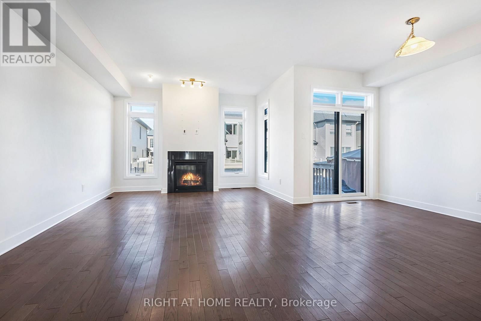 500 TRIANGLE STREET Image 12