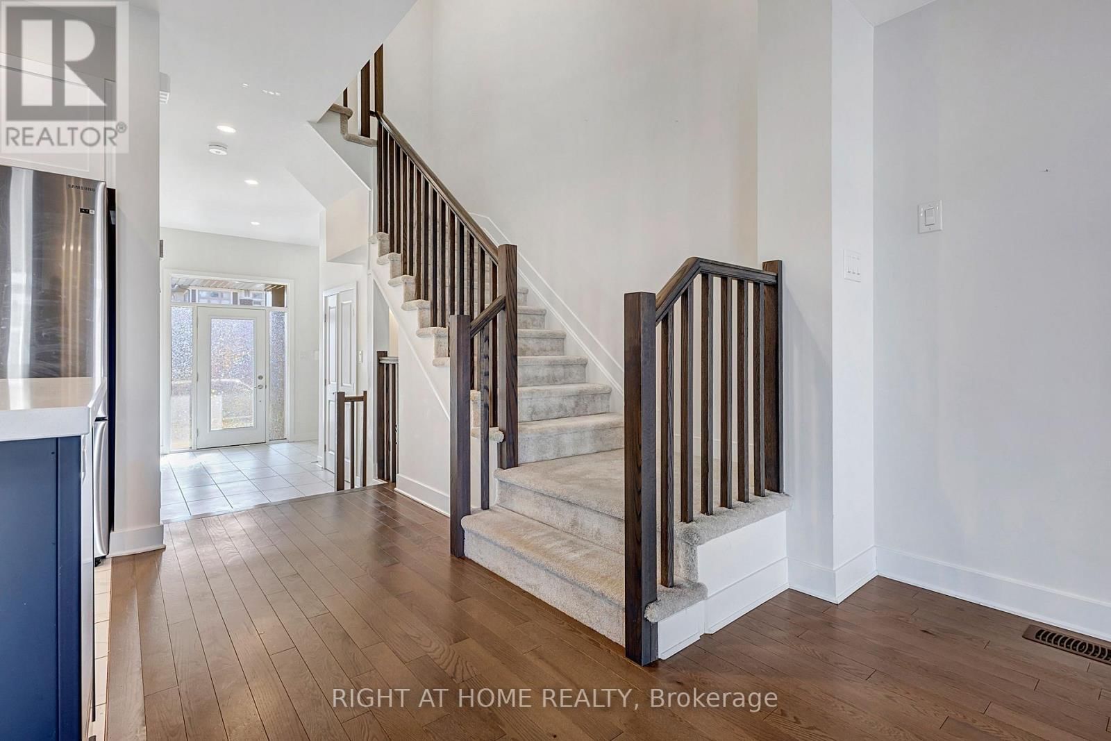 500 TRIANGLE STREET Image 13