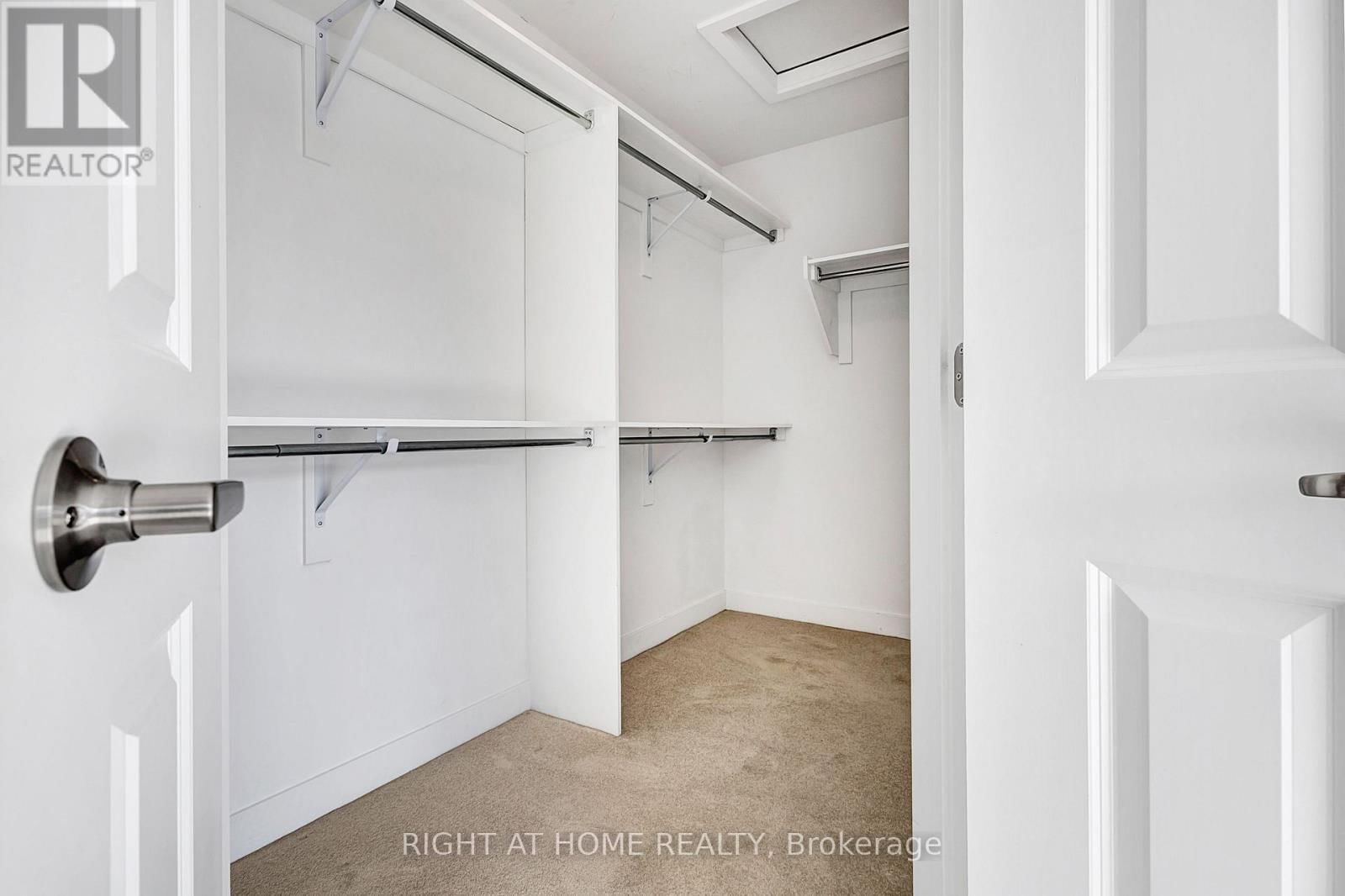 500 TRIANGLE STREET Image 18